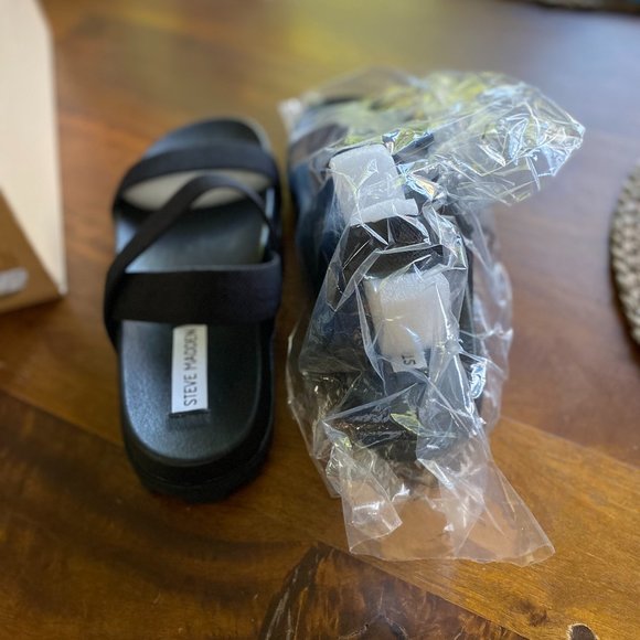 Steve Madden Landmark Sandal - Picture 6 of 6